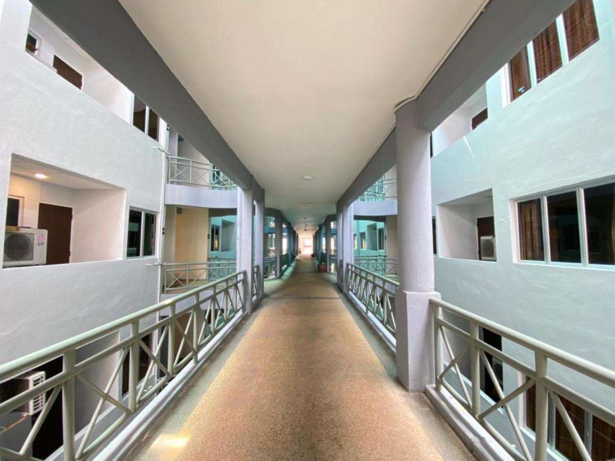 Perdana Serviced Apartment & Resorts Padang Mat Sirat Eksteriør bilde