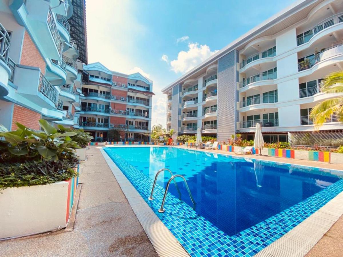 Perdana Serviced Apartment & Resorts Padang Mat Sirat Eksteriør bilde